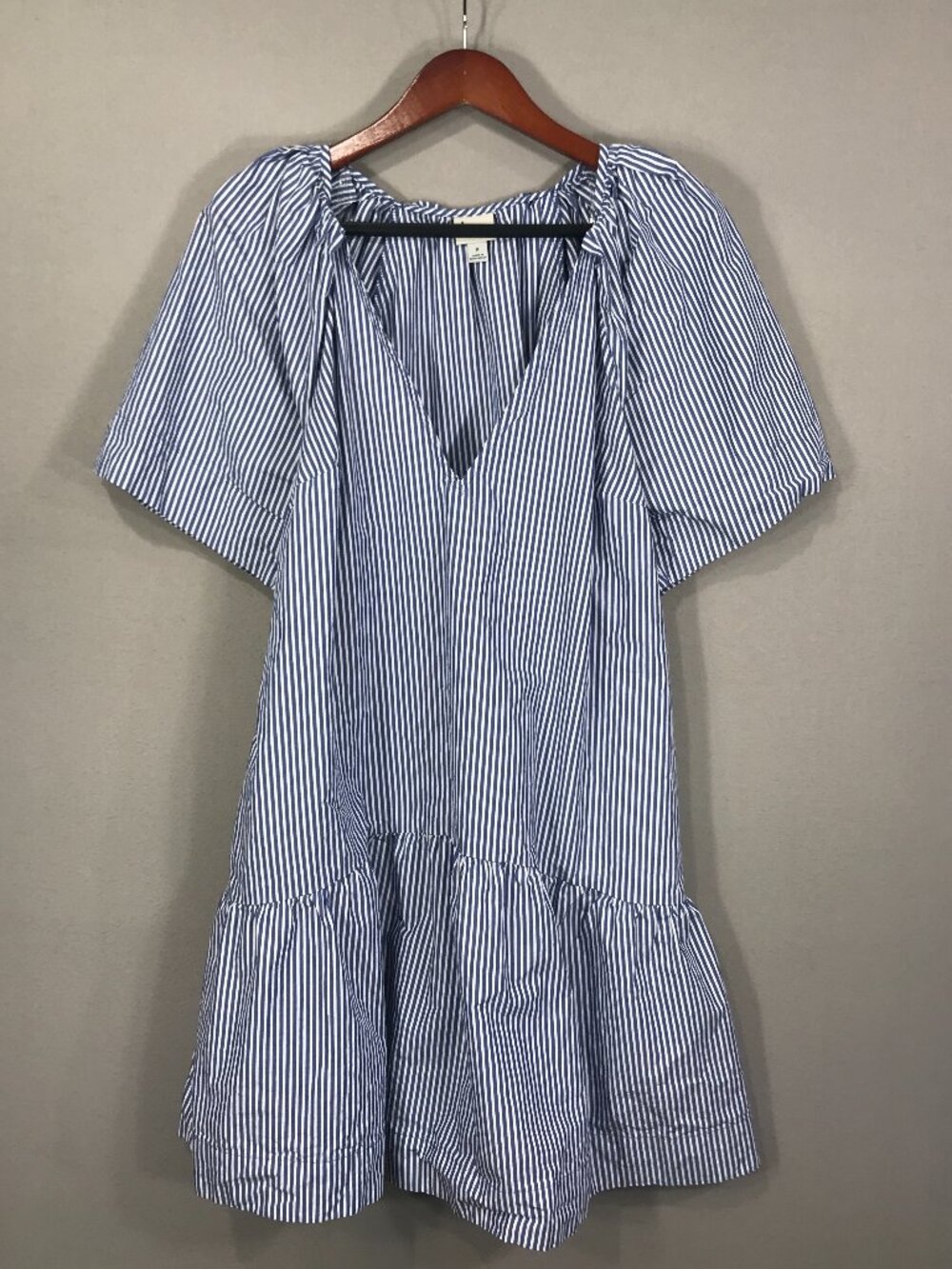 A New Day Dress Women's Medium Blue Striped Popover Knee V-Neck Tiered Balloon